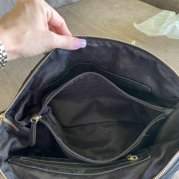 Michael Kors Riley large black pebbled leather crossbody handbag satchel! - Picture 14 of 16